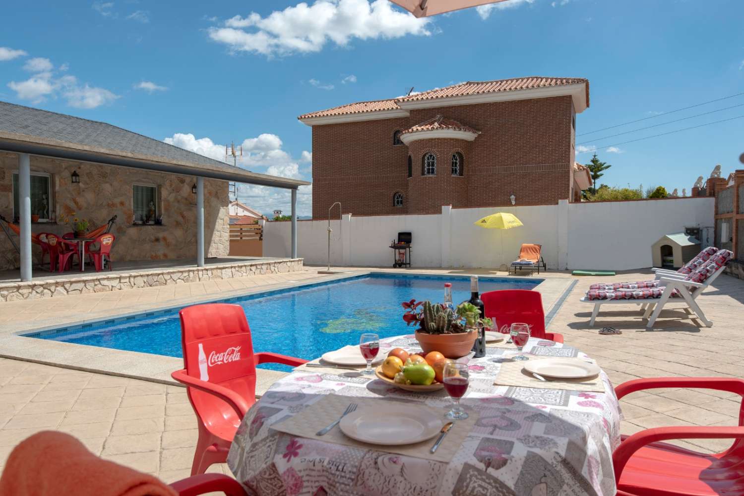 Exclusiva propiedad con dos viviendas independientes y amplia piscina en Fuensanguínes, Alhaurín de la Torre
