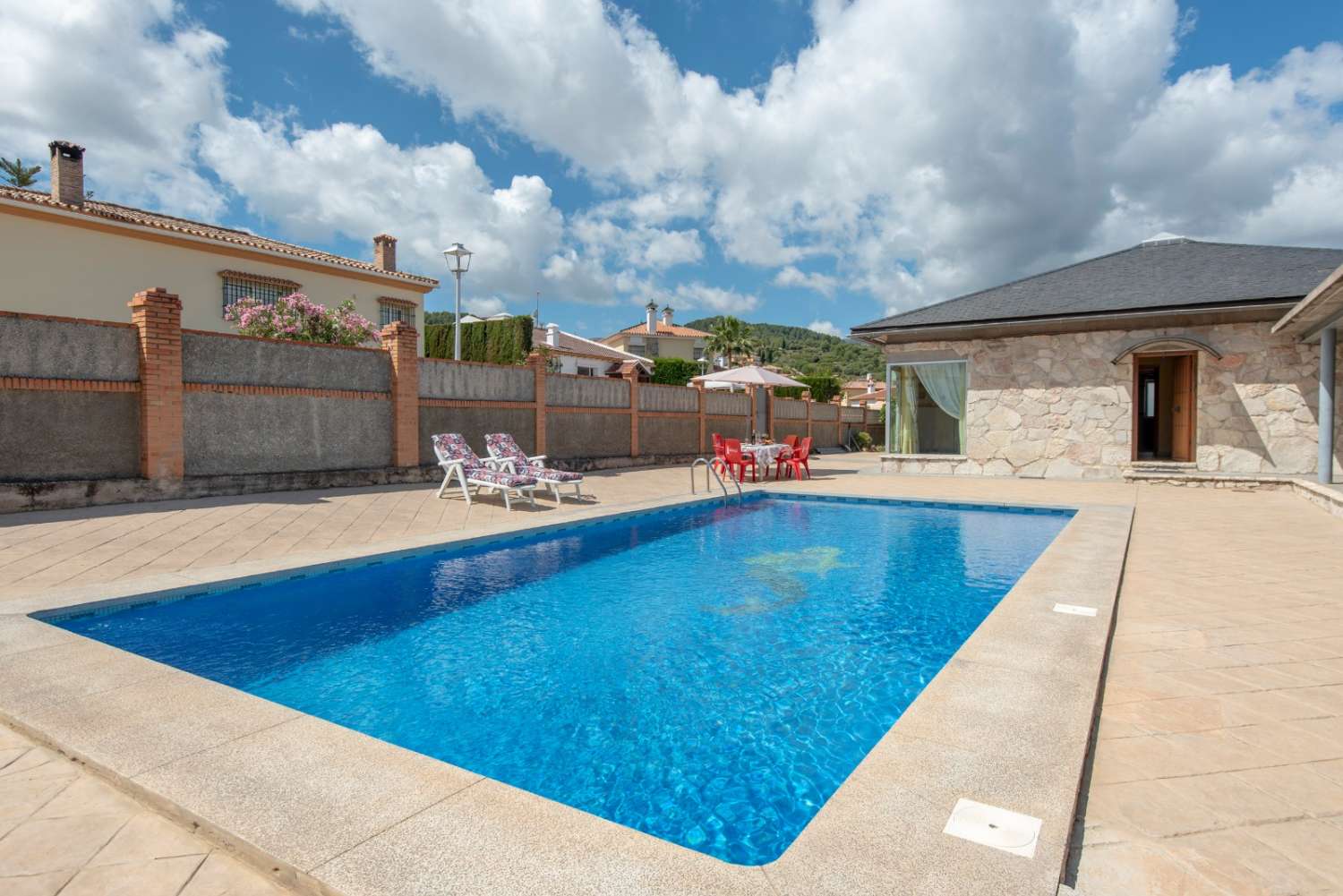 Exclusiva propiedad con dos viviendas independientes y amplia piscina en Fuensanguínes, Alhaurín de la Torre