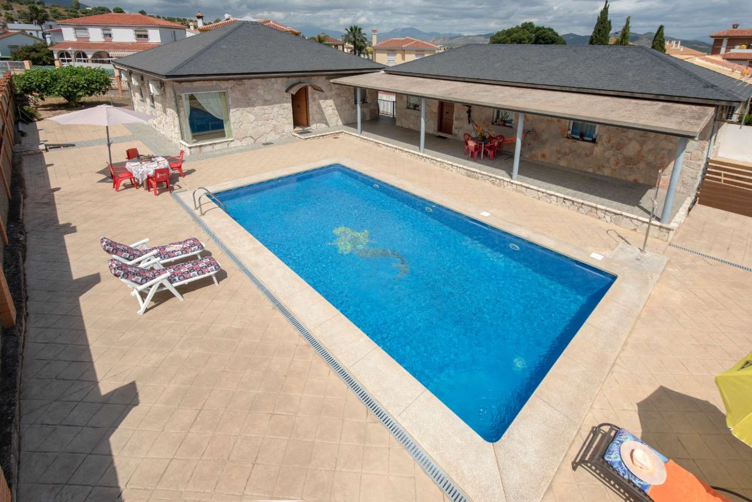 Exclusiva propiedad con dos viviendas independientes y amplia piscina en Fuensanguínes, Alhaurín de la Torre