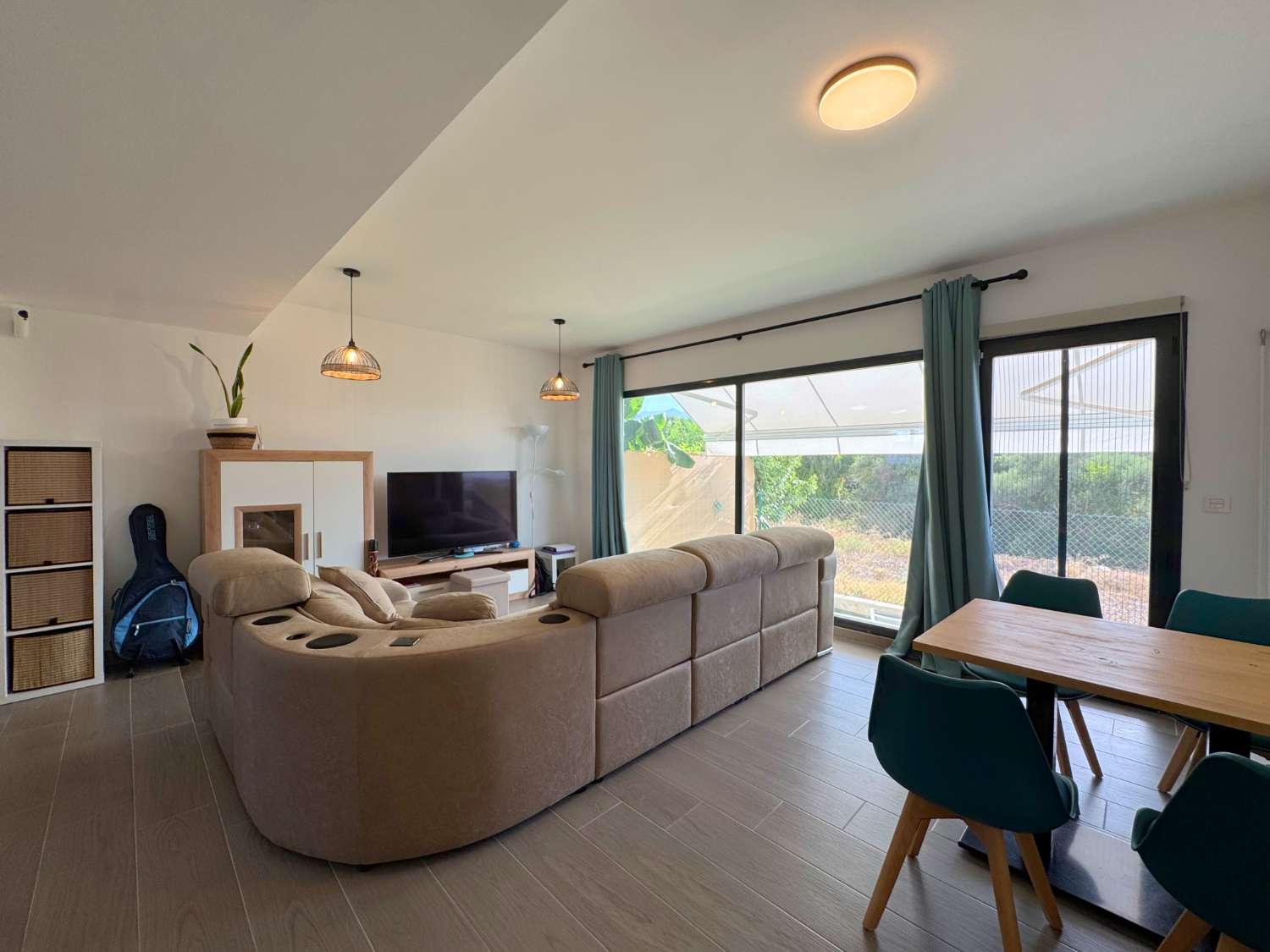 Chalet adosado de 2022 con piscina comunitaria en Santa Clara.