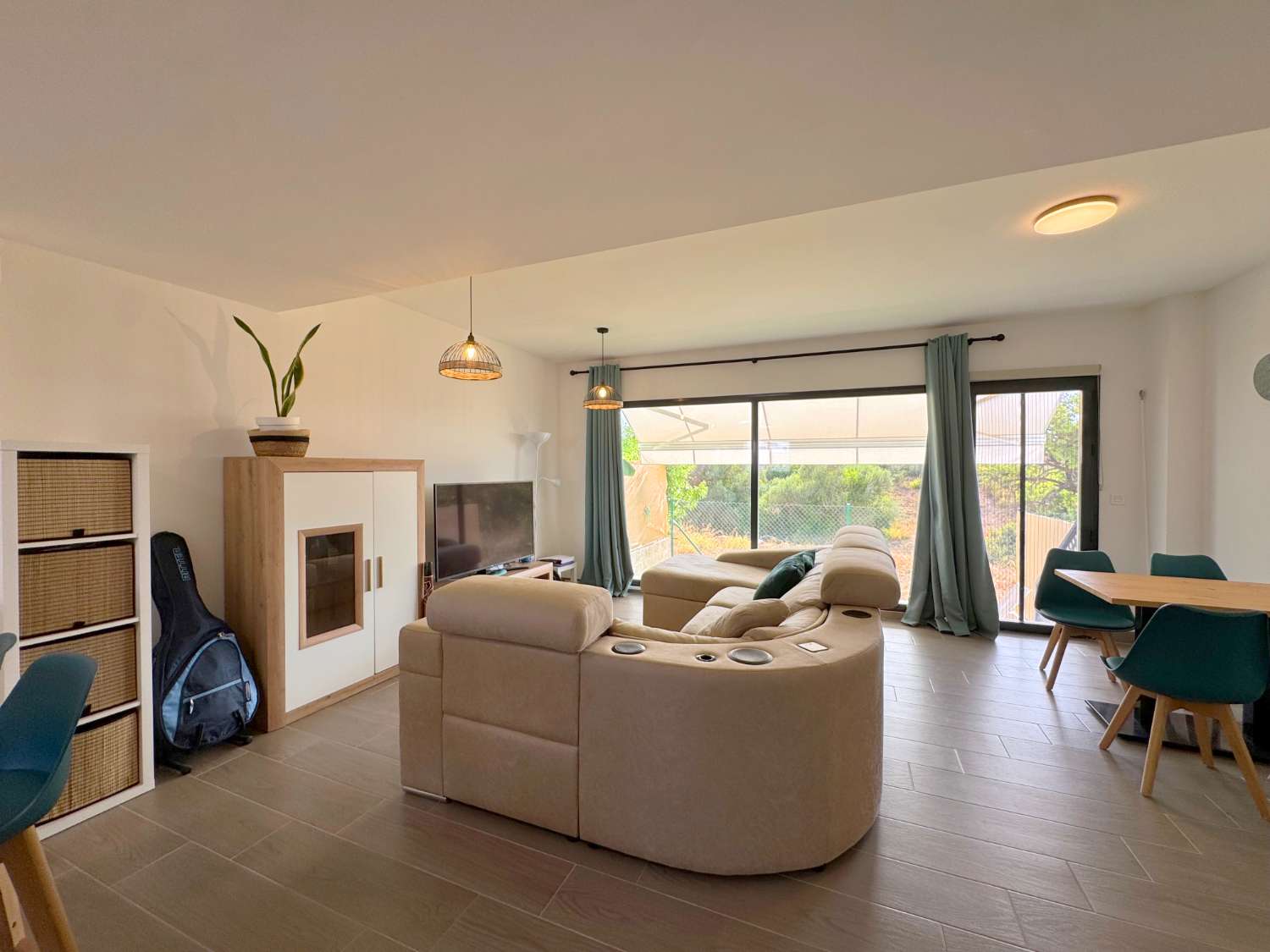Chalet adosado de 2022 con piscina comunitaria en Santa Clara.