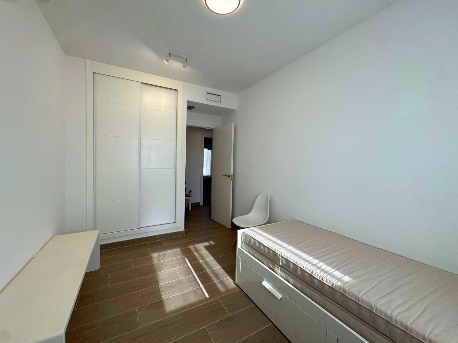 Chalet adosado de 2022 con piscina comunitaria en Santa Clara.