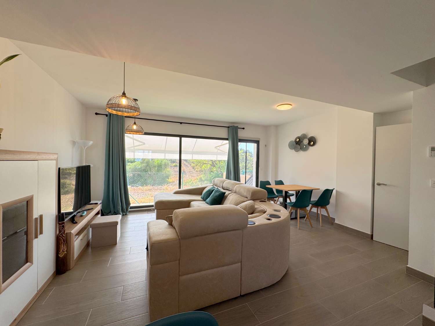 Chalet adosado de 2022 con piscina comunitaria en Santa Clara.