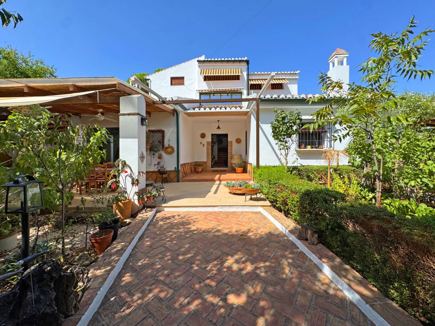 Maravillosa Villa mediterránea enclavada en un auténtico oasis de tranquilidad, privacidad y naturaleza.