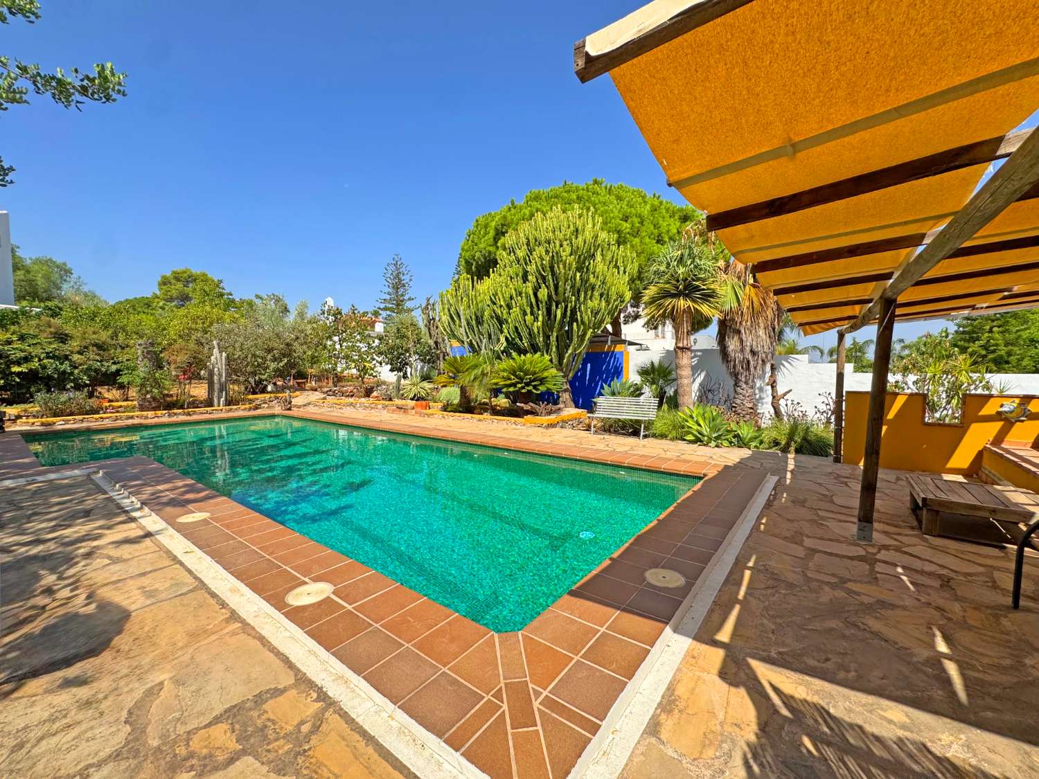 Maravillosa Villa mediterránea enclavada en un auténtico oasis de tranquilidad, privacidad y naturaleza.