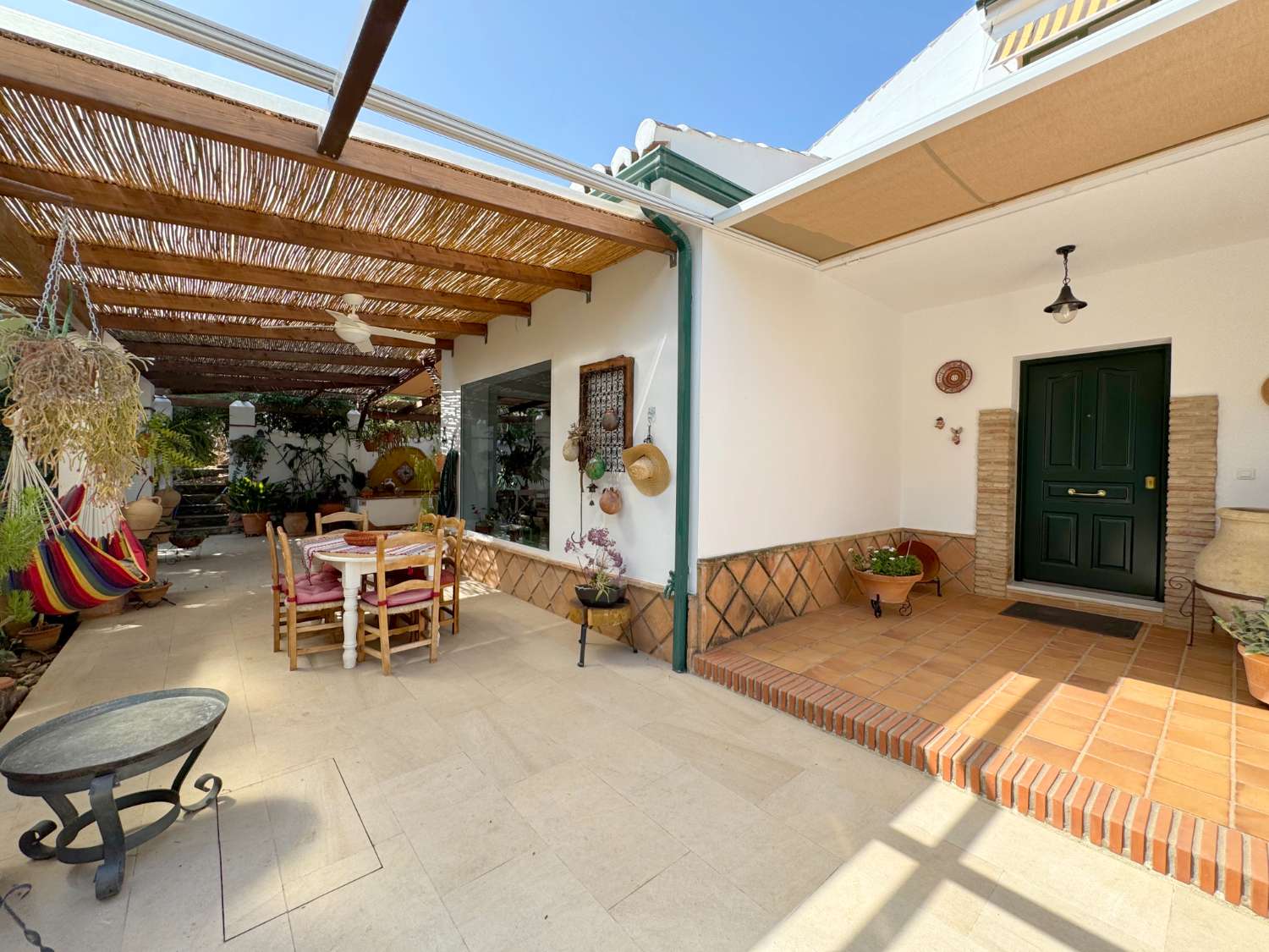 Maravillosa Villa mediterránea enclavada en un auténtico oasis de tranquilidad, privacidad y naturaleza.