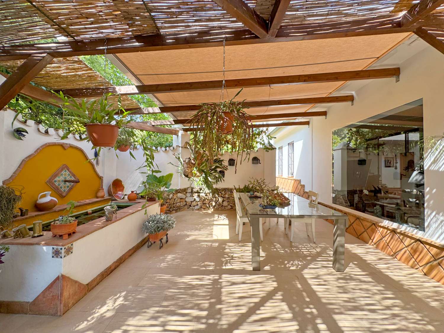 Maravillosa Villa mediterránea enclavada en un auténtico oasis de tranquilidad, privacidad y naturaleza.