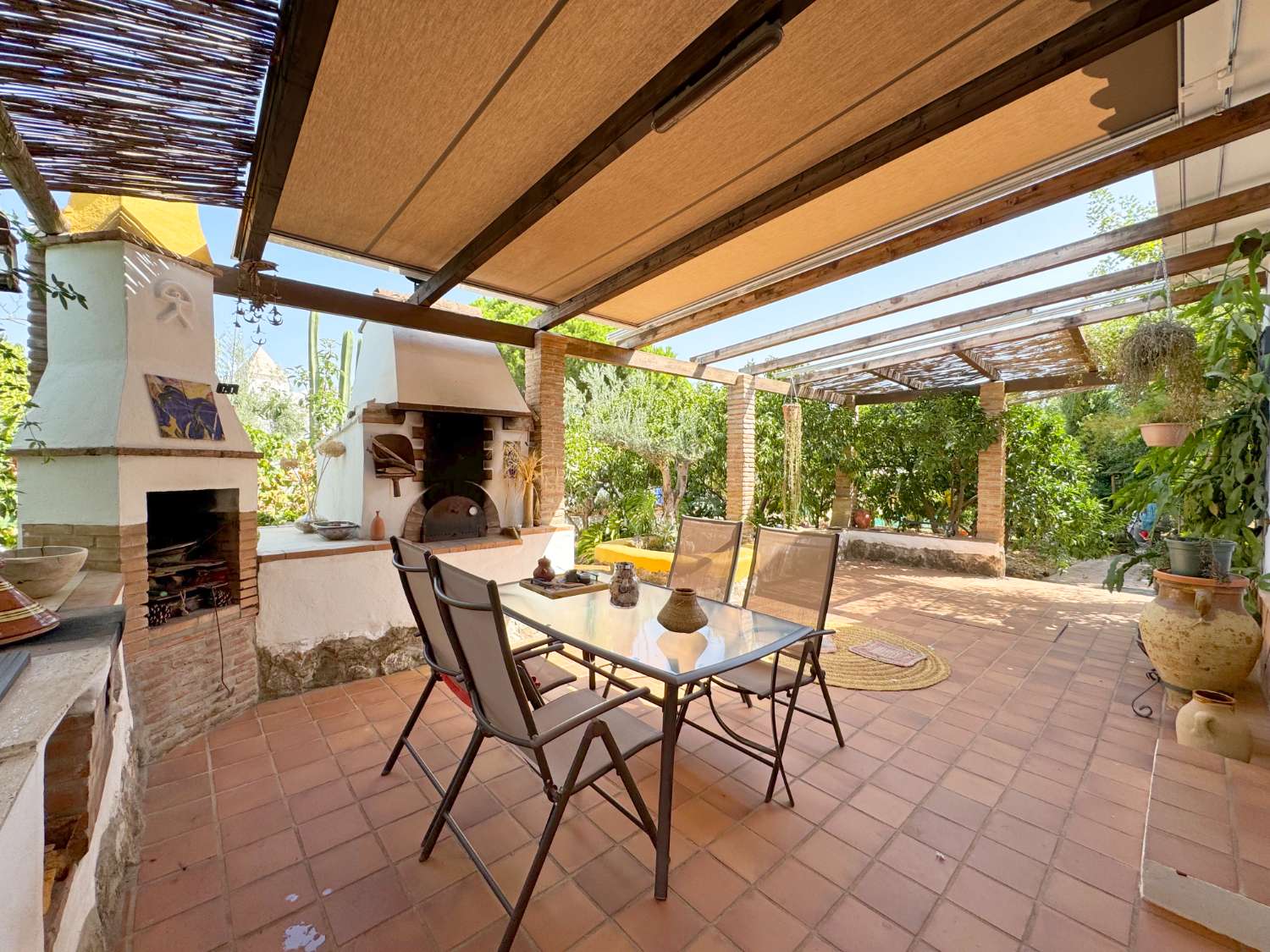 Maravillosa Villa mediterránea enclavada en un auténtico oasis de tranquilidad, privacidad y naturaleza.