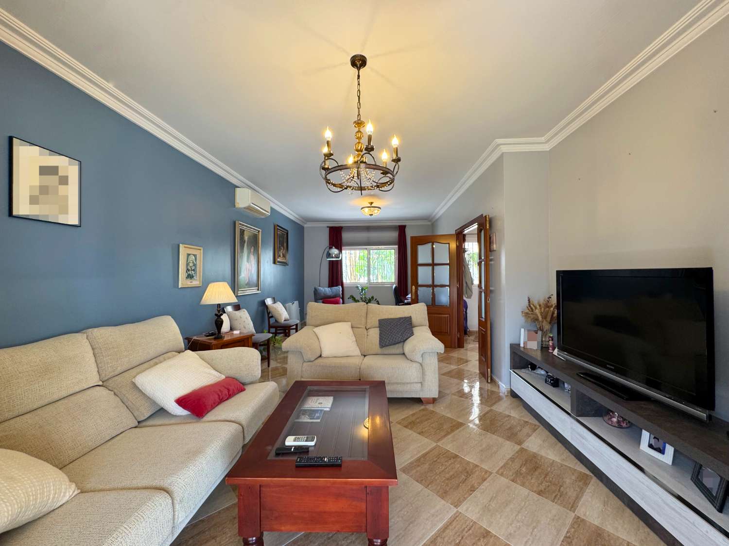 Impecable chalet independiente de una sola planta en excelente ubicación.