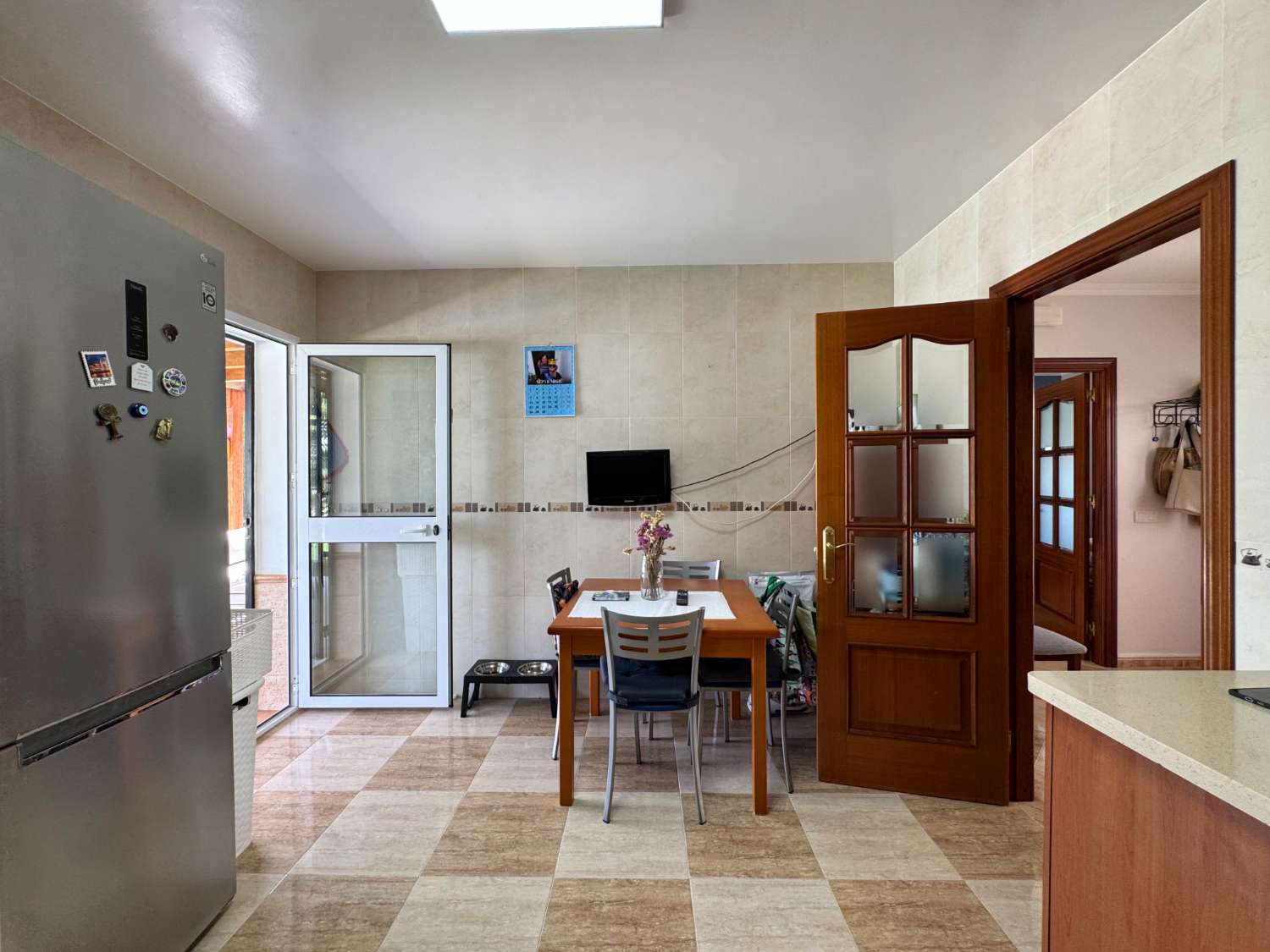 Impecable chalet independiente de una sola planta en excelente ubicación.