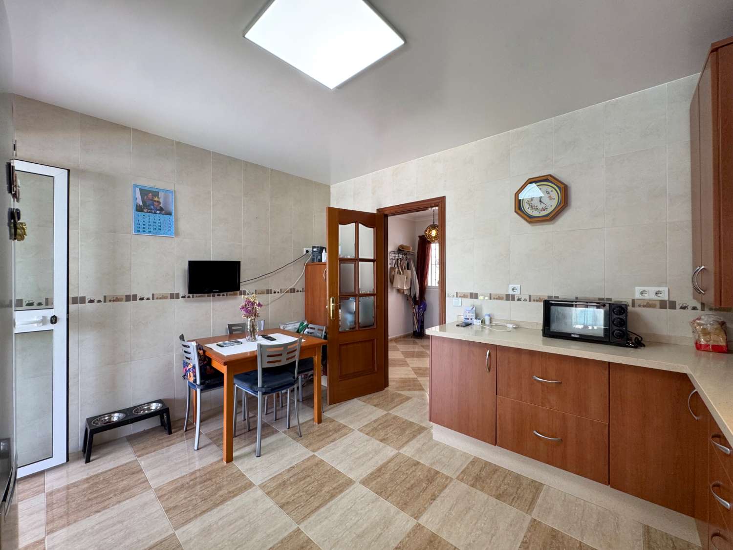 Impecable chalet independiente de una sola planta en excelente ubicación.