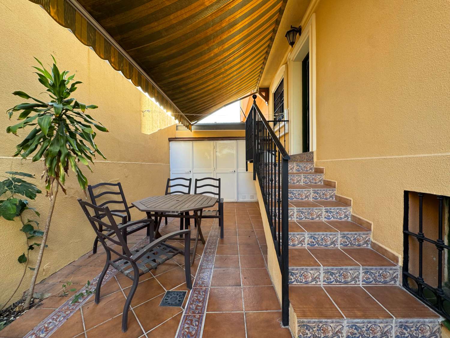 Chalet pareado con piscina en excelente ubicación