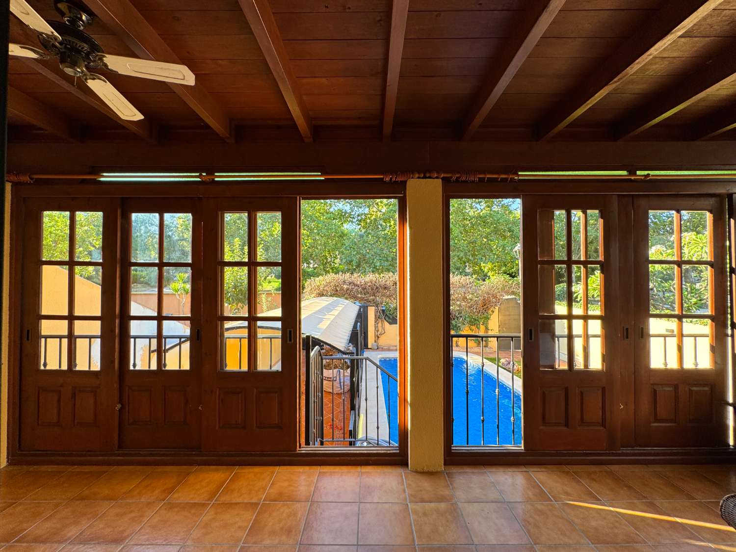 Chalet pareado con piscina en excelente ubicación