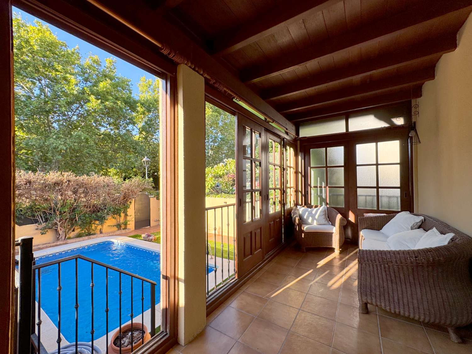 Chalet pareado con piscina en excelente ubicación