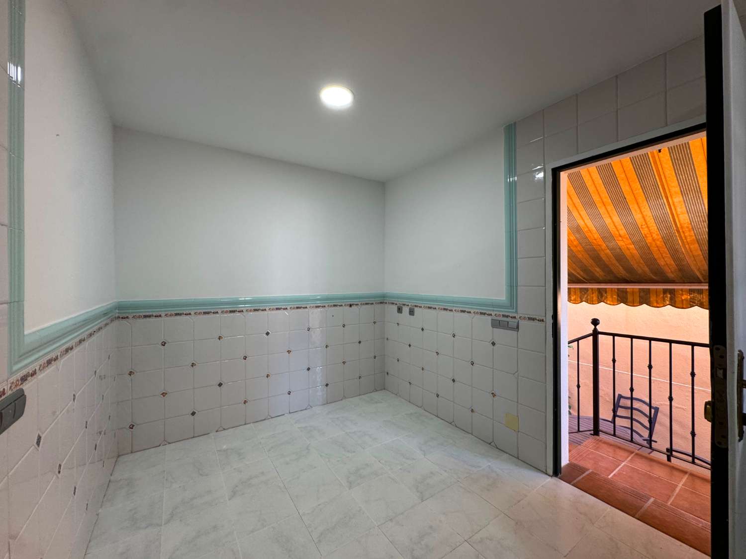 Chalet pareado con piscina en excelente ubicación