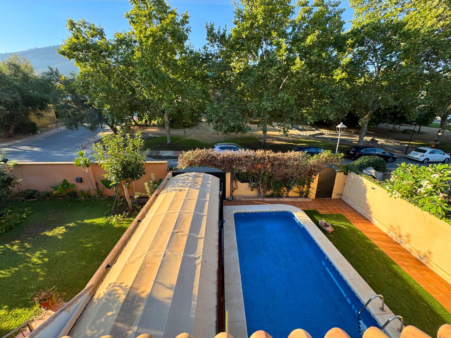 Chalet pareado con piscina en excelente ubicación