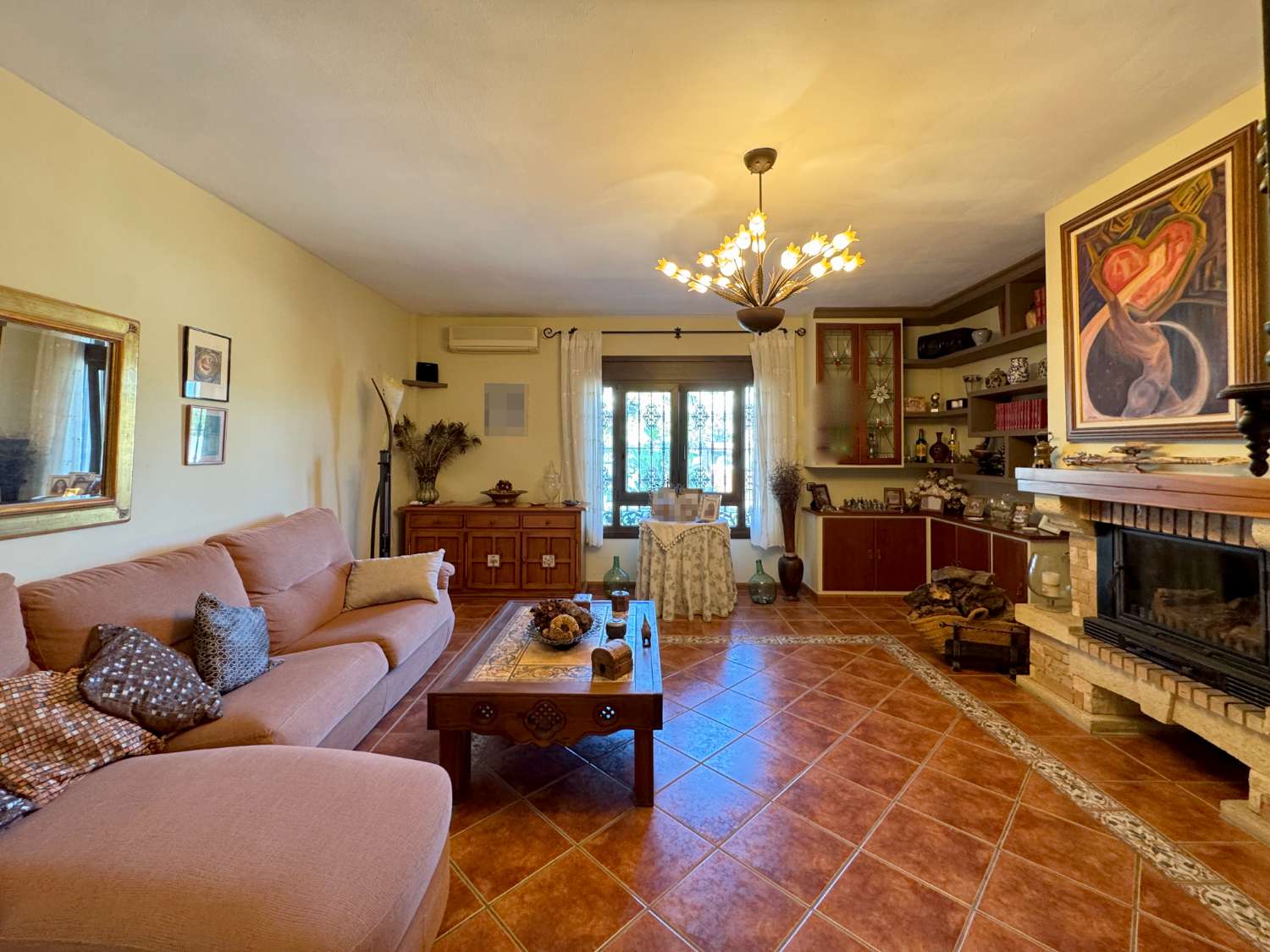 Villa en una sola planta con gran casa de invitados independiente