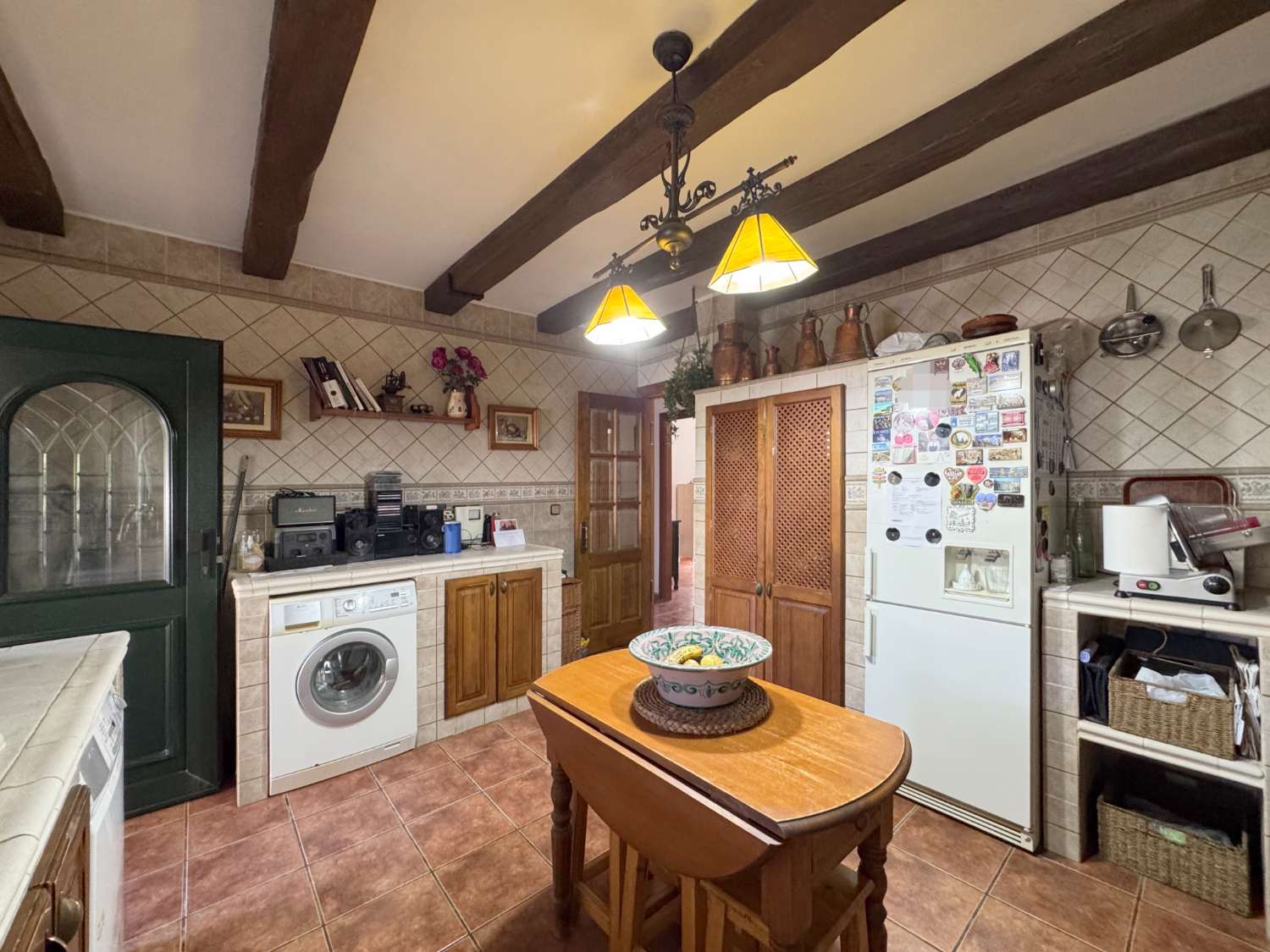 Villa en una sola planta con gran casa de invitados independiente