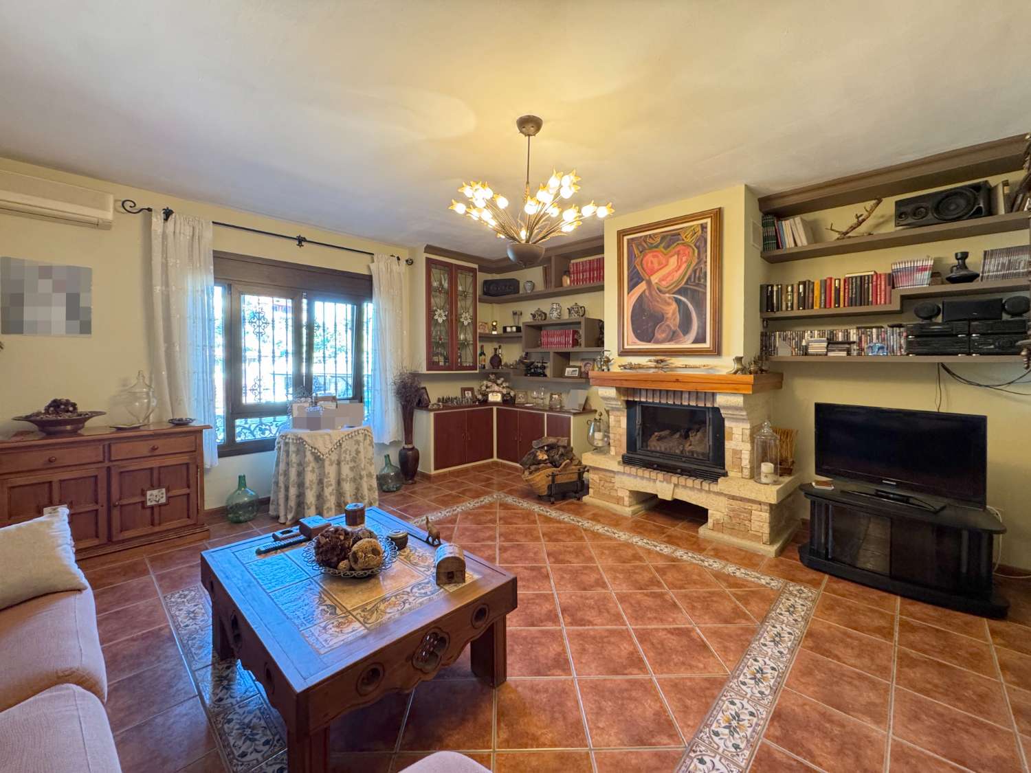Villa en una sola planta con gran casa de invitados independiente