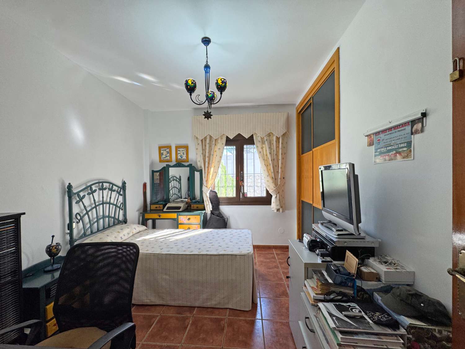 Villa en una sola planta con gran casa de invitados independiente