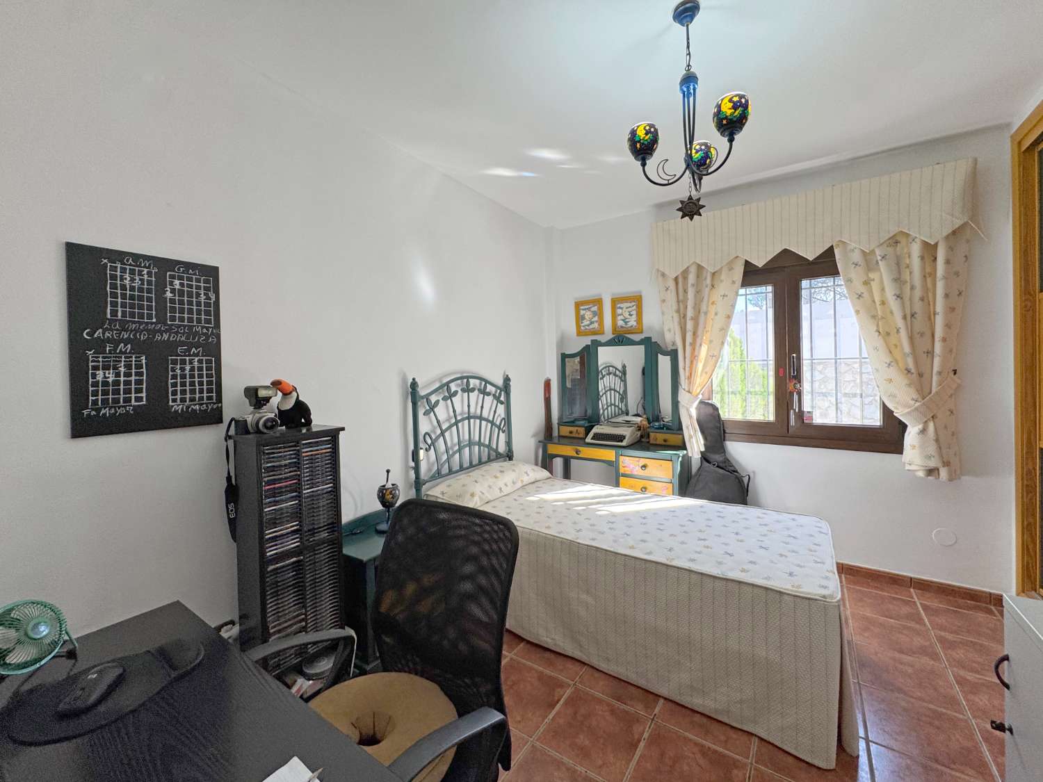 Villa en una sola planta con gran casa de invitados independiente