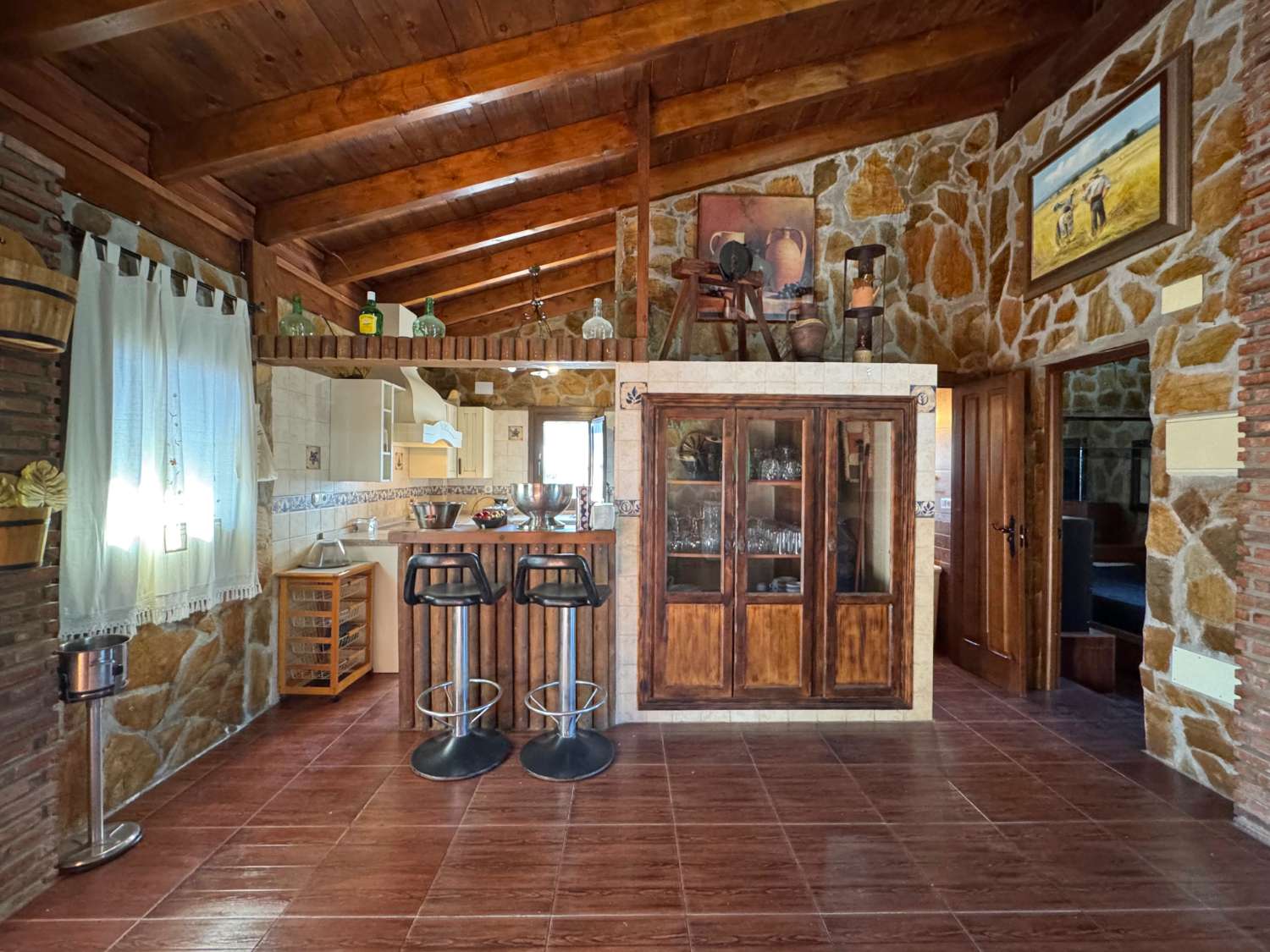 Villa en una sola planta con gran casa de invitados independiente