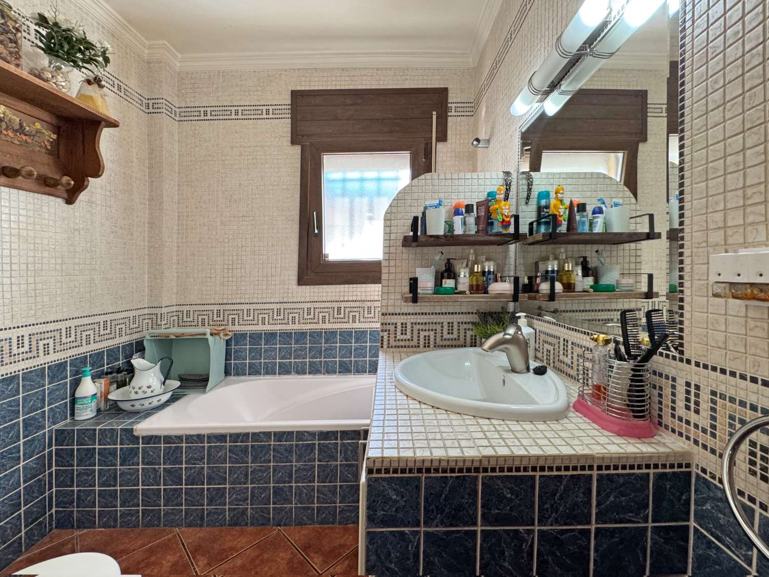 Villa en una sola planta con gran casa de invitados independiente