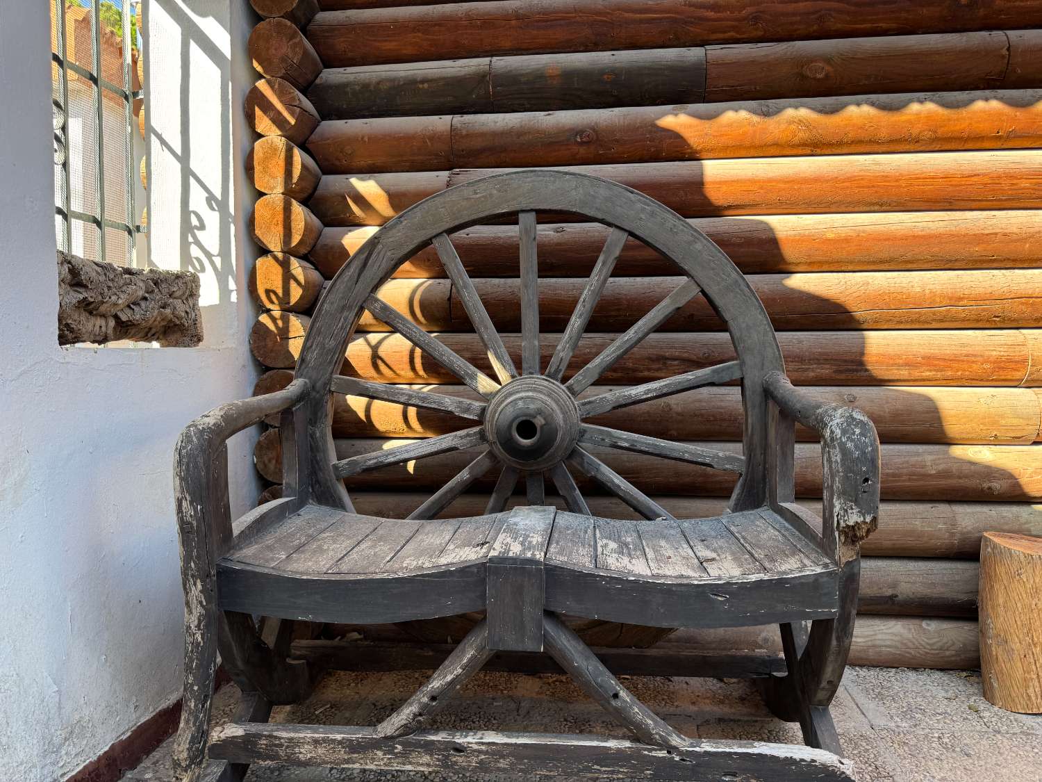 Villa en una sola planta con gran casa de invitados independiente